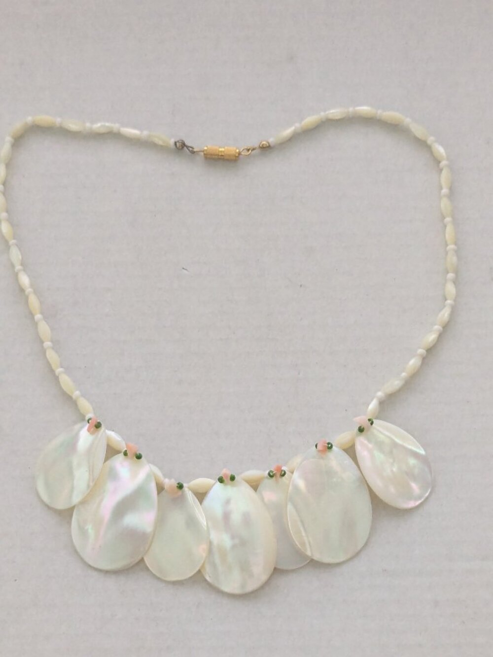 Vintage MOP Mother of Pearl Tear drop Dangle Necklace